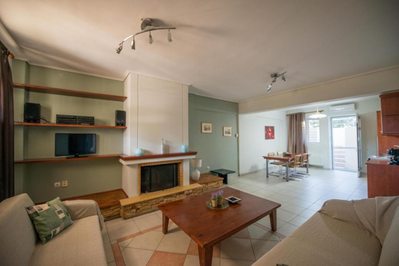 Marias Bbq Garden House Apartment Kalamata Exterior photo